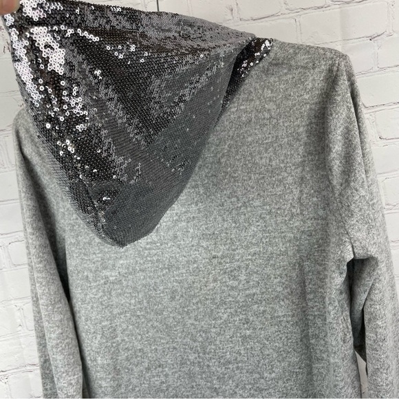 WALT DISNEY WORLD Sequin Hooded Pullover Graphic Sweatshirt Large - Picture 4 of 9